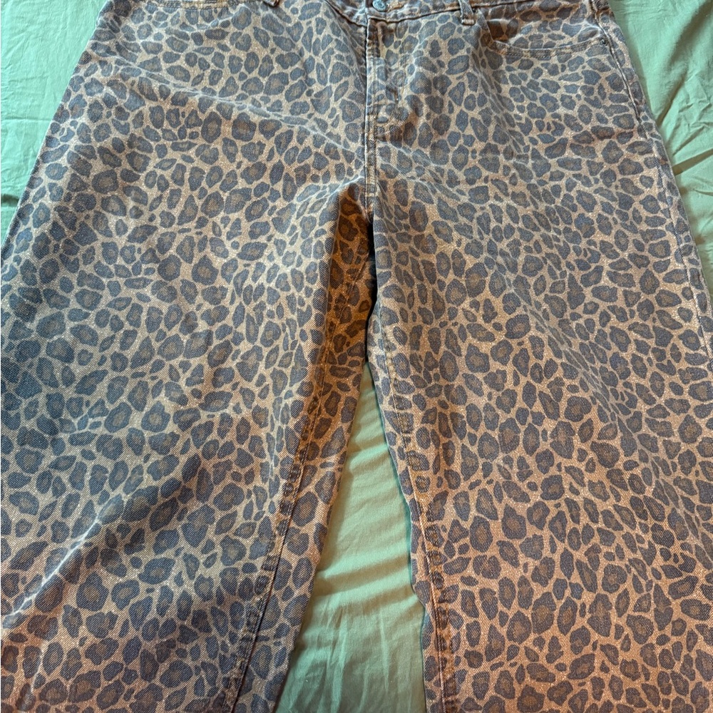 Old Navy Leopard Print Women's wide leg Jeans